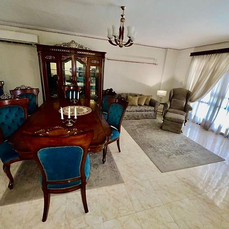 Luxurious 3 Bedroom Rustic Apartment Overlooking Huge Garden - For Families And Couples 开罗 外观 照片